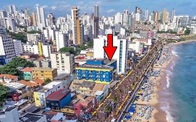 Flat encantador beira mar na Barra . Em frente a praia! No Circuito do Carnaval de Salvador!